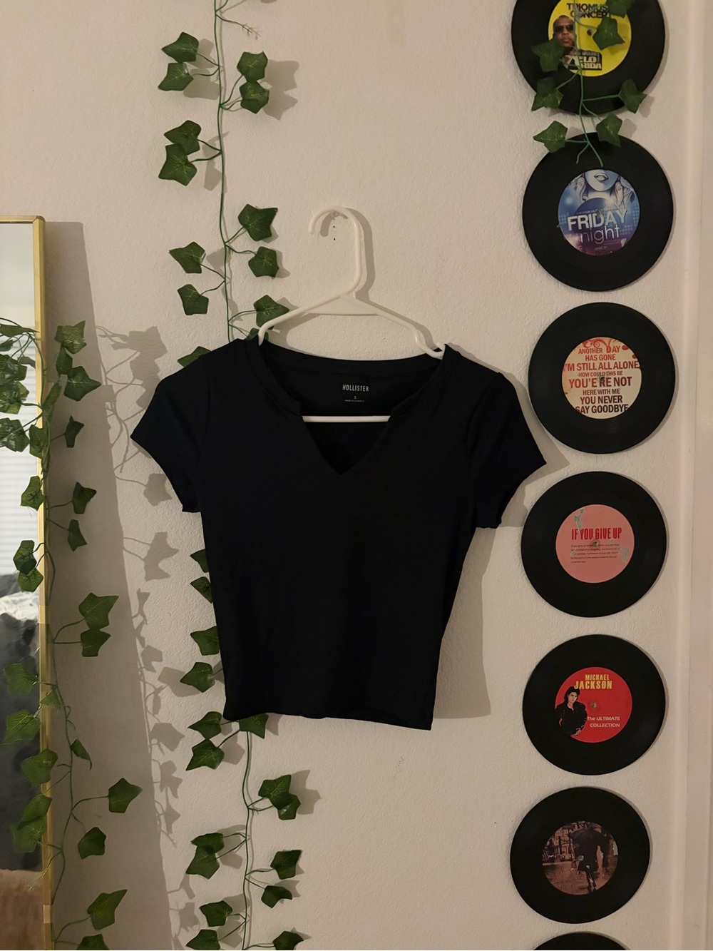 Hollister Black V-Neck Short Sleeve Crop Top